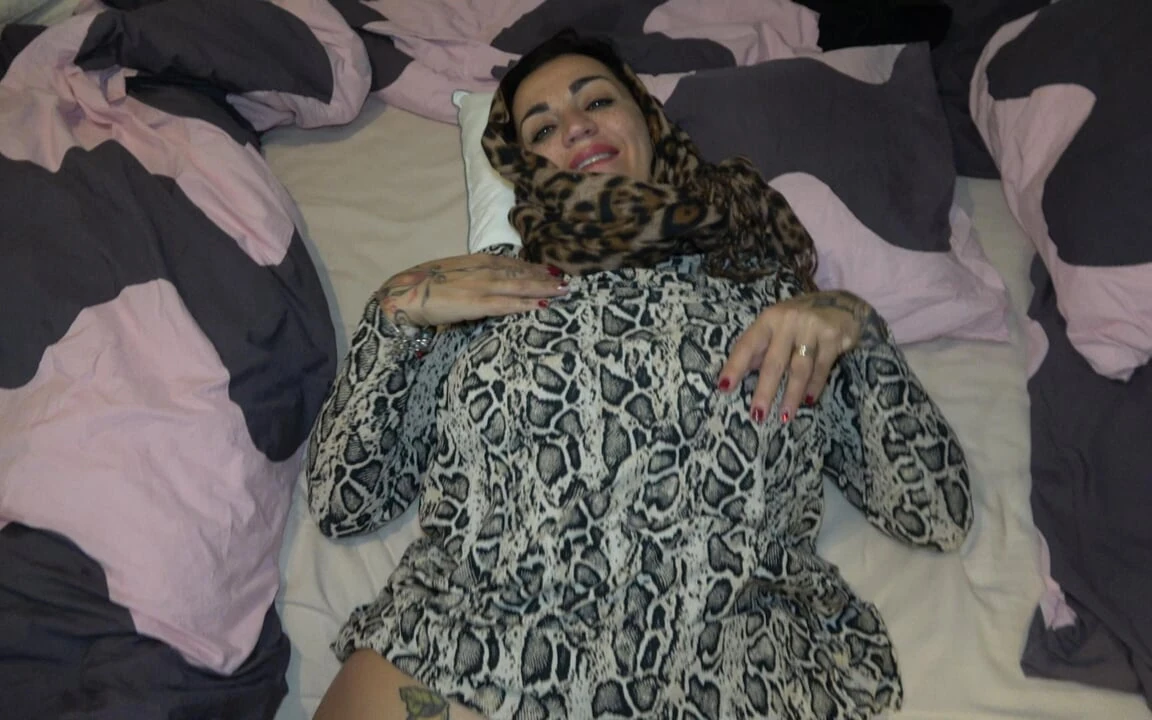 Muslim Stepmom in Hijab Sucks Stepson’s Dick & Gets Fucked